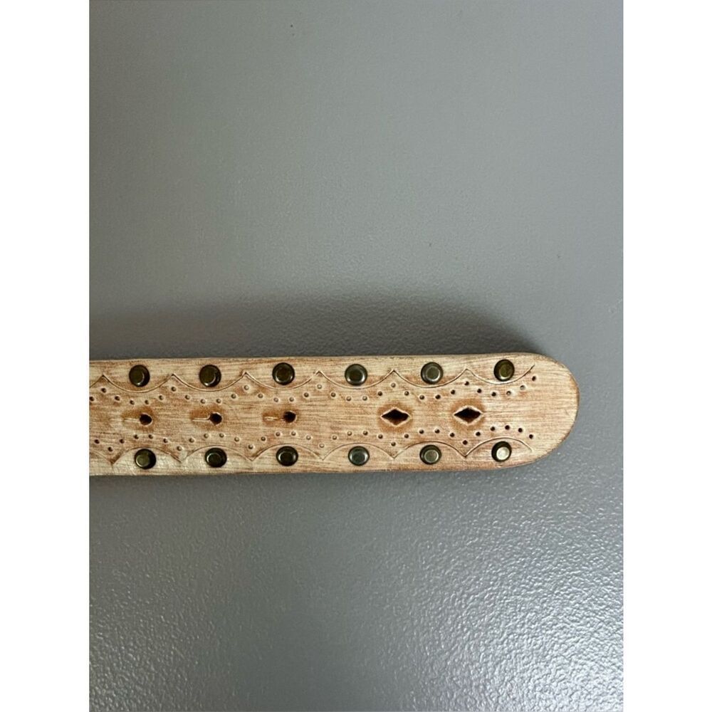 River Island Cream Belt with Ornate Gold-Tone Crystal Buckle size M - Picture 7 of 8